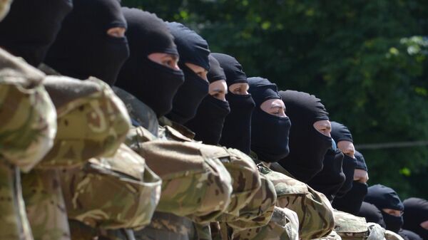 Бойцы батальона “Азов” приняли присягу в Киеве перед отправкой на Донбасс - Sputnik Литва