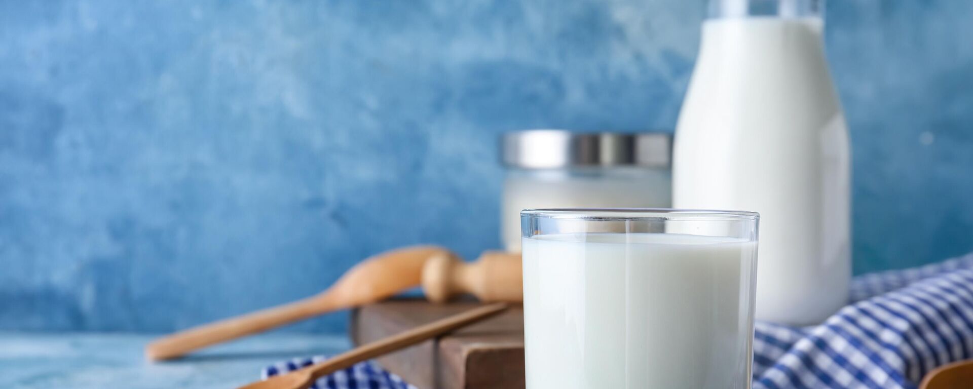 Молоко, архивное фото - Sputnik Литва, 1920, 16.02.2025