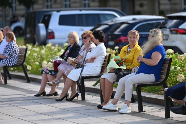 На фото: зрители собрались посмотреть на исполнение полонеза Огинского. - Sputnik Литва