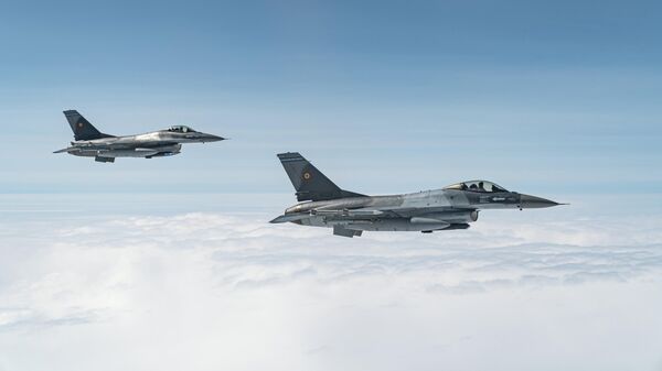 Истребитель F-16 ВВС Румынии, архивное фото - Sputnik Литва