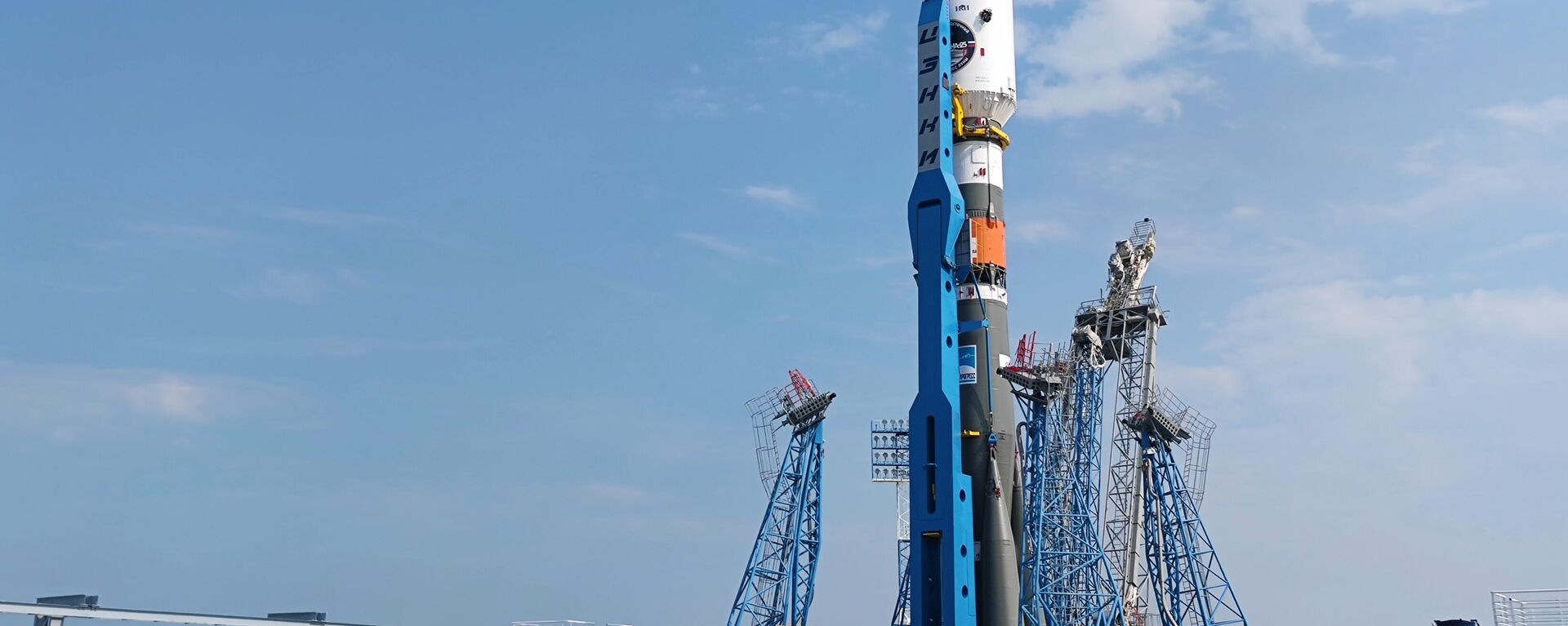Ракету Союз-2.1б с автоматической станцией Луна-25 установили на стартовый комплекс космодрома Восточный - Sputnik Литва, 1920, 13.08.2023