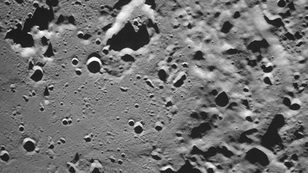 Первый снимок лунной поверхности станции Луна-25 - Sputnik Литва