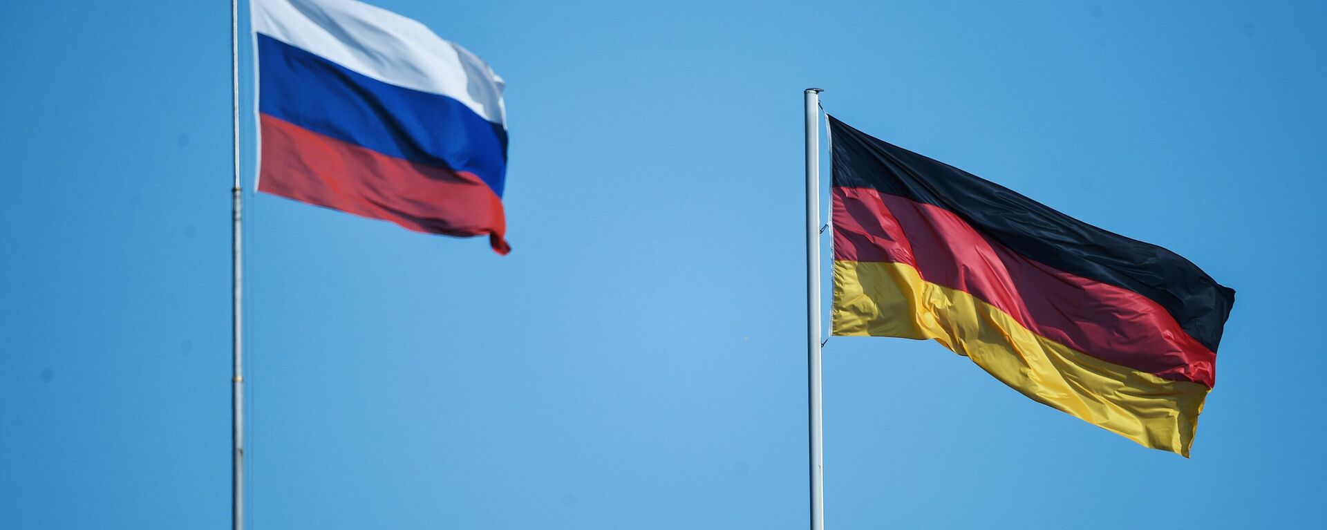 Флаги России и Германии в Берлине - Sputnik Литва, 1920, 22.08.2023