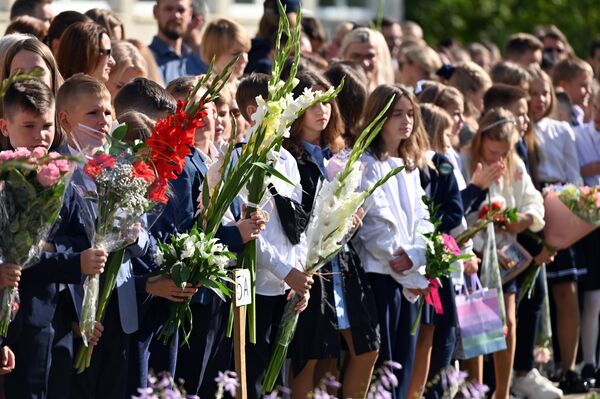 Первого сентября во всех школах Литвы прошла торжественная линейка в честь Дня знаний. - Sputnik Литва