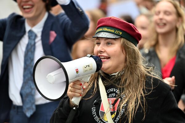 Считается, что шествие, посвященное 1 сентября, помогает легче интегрироваться новым студентам вузов. - Sputnik Литва