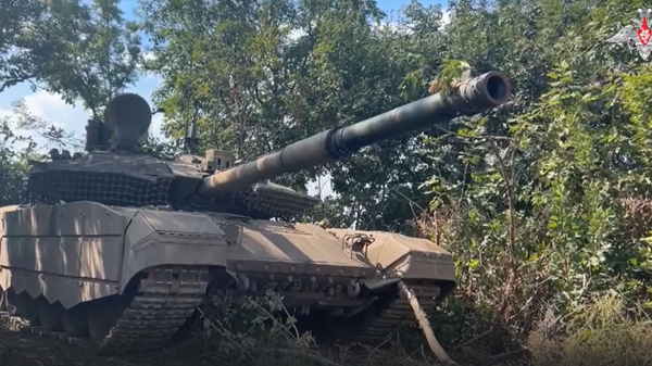 Боевая работа экипажей танков Т-90М Прорыв - Sputnik Литва