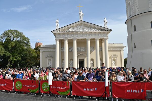 В литовской столице собрались бегуны, решившие попробовать свои силы в Вильнюсском марафоне Rimi. - Sputnik Литва