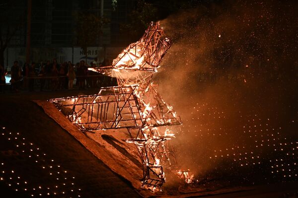 В этом году кульминацией мероприятия стало сожжение фигуры &quot;железного волка&quot; — символа Вильнюса. - Sputnik Литва