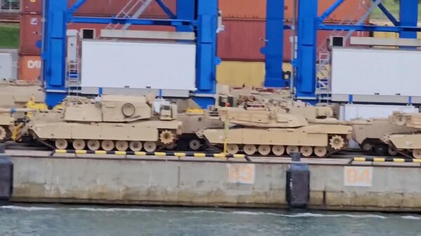 Разгрузка танков Abrams в Клайпедском порту - Sputnik Литва