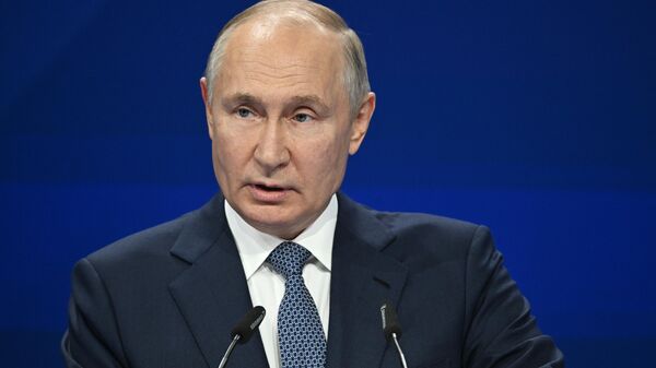 Президент РФ Владимир Путин на Международной Олимпиаде по финансовой безопасности - Sputnik Литва