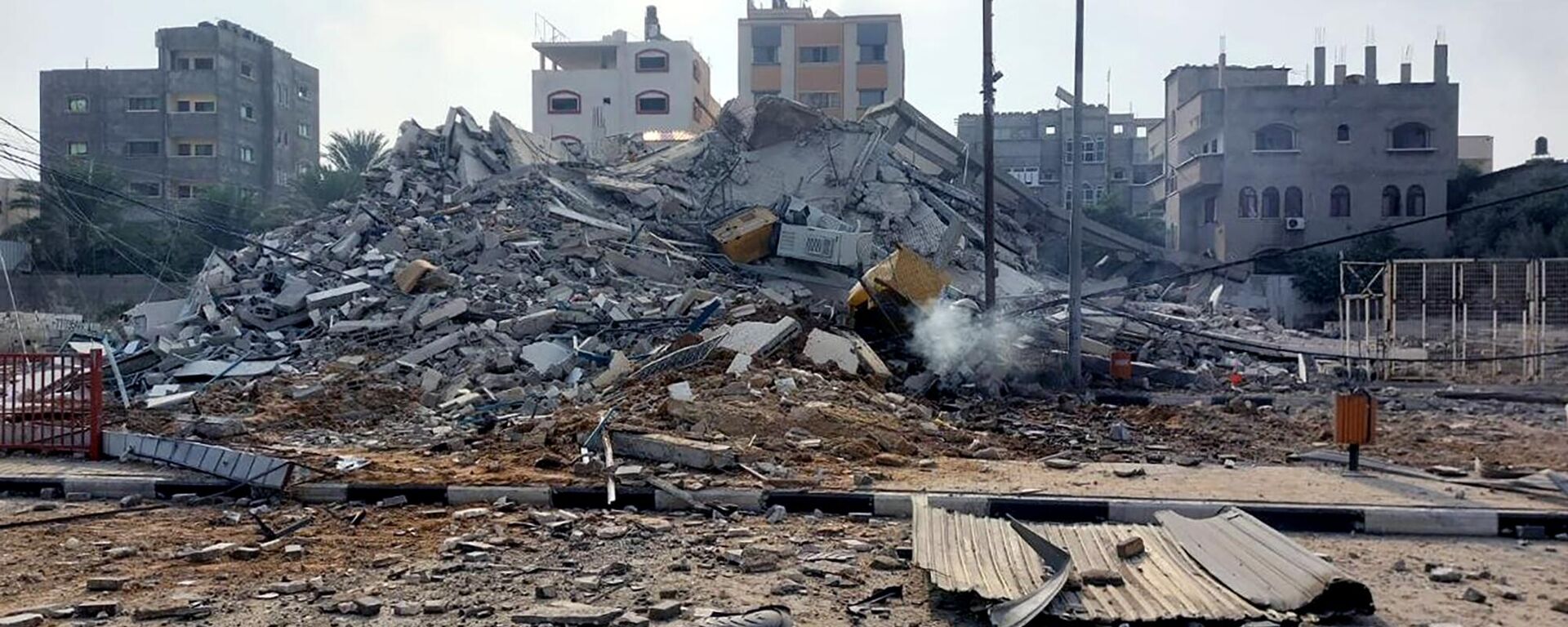 Обломки зданий, пострадавших в результате ракетных ударов ВС Израиля по Газе - Sputnik Литва, 1920, 21.10.2023