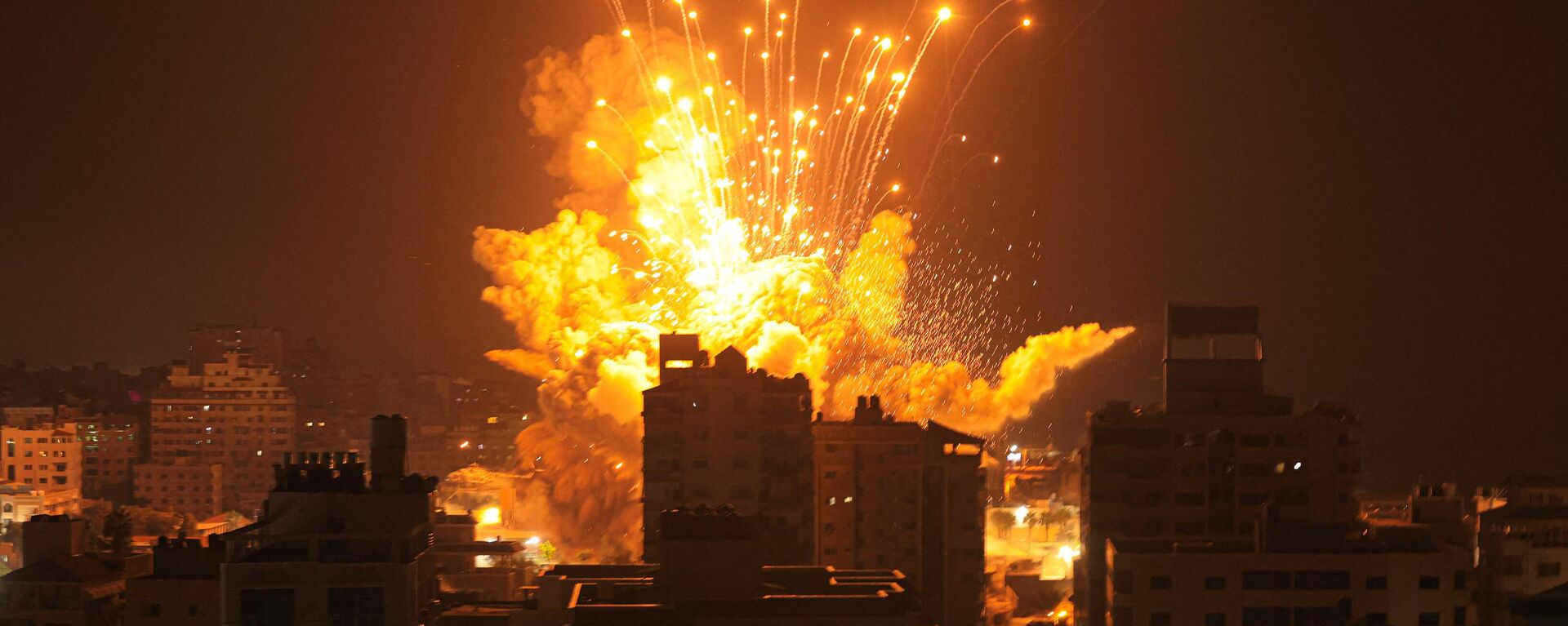 Обстрел зданий в палестинском городе Газа - Sputnik Литва, 1920, 13.10.2023