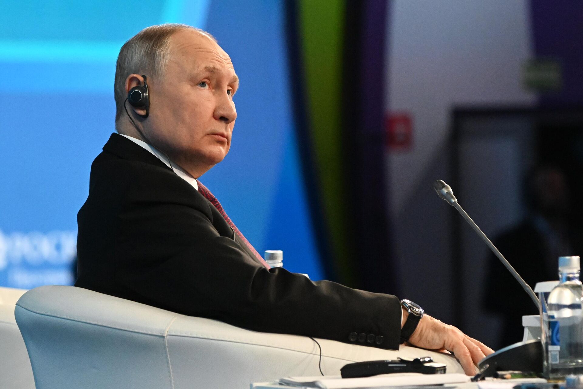 Президент РФ В. Путин выступил на пленарном заседании форума РЭН-2023 - Sputnik Литва, 1920, 11.10.2023