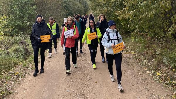 Бастующие учителя идут из Клайпеды в Вильнюс - Sputnik Литва