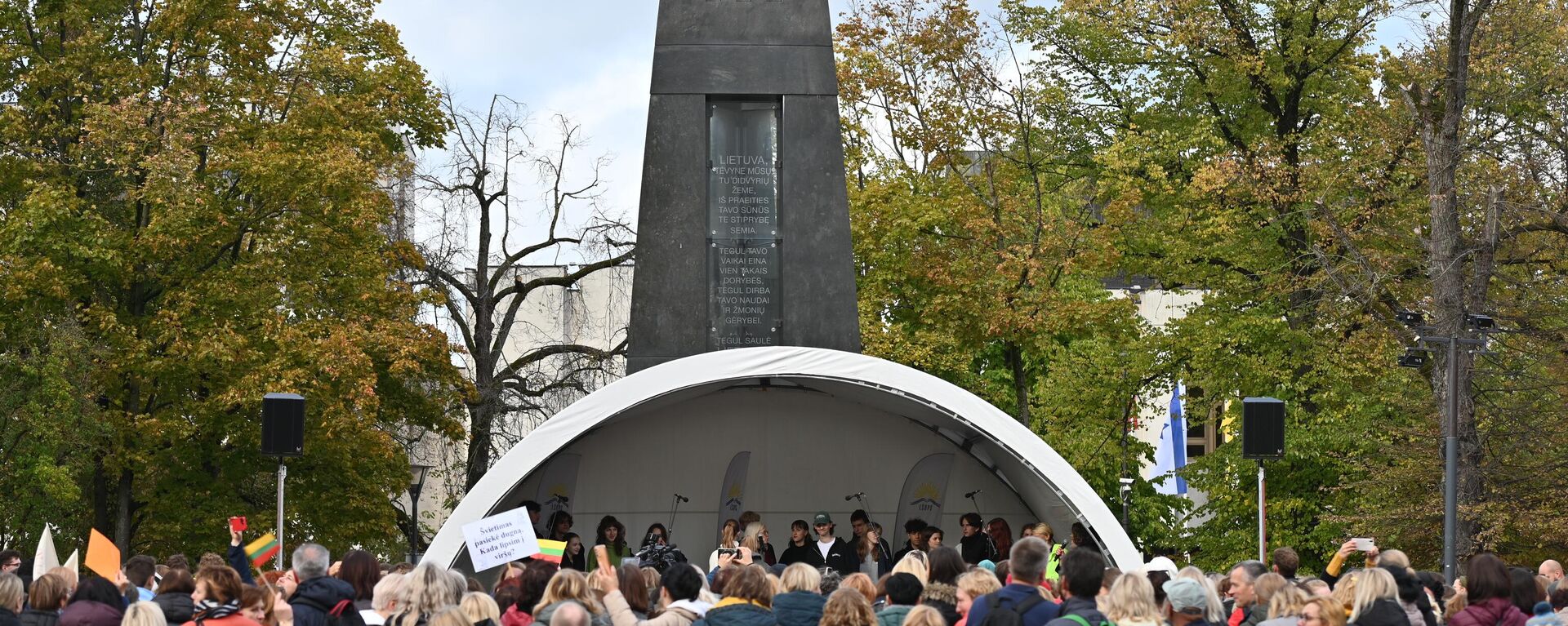 Большой митинг литовских учителей у здания правительства в Вильнюсе - Sputnik Литва, 1920, 20.11.2023