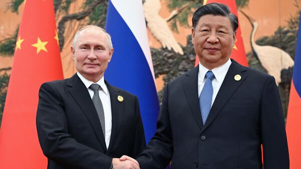 Президент РФ Владимир Путин и председатель КНР Си Цзиньпин во время встречи в Пекине - Sputnik Литва