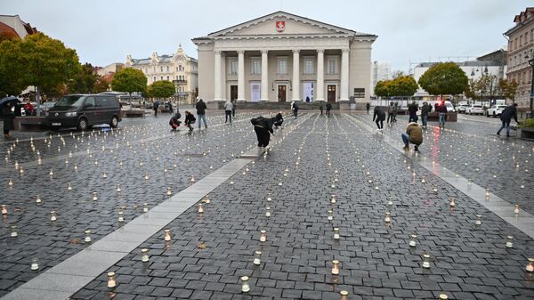Акция в Вильнюсе в память о жертвах среди жителей Израиля  - Sputnik Литва