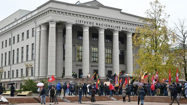 Акция протеста в Вильнюсе против нового налога на недвижимость - Sputnik Литва