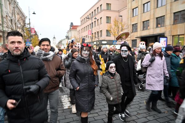 На фото: участники шествия. - Sputnik Литва