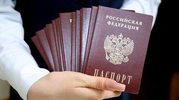Российские паспорта, архивное фото  - Sputnik Литва