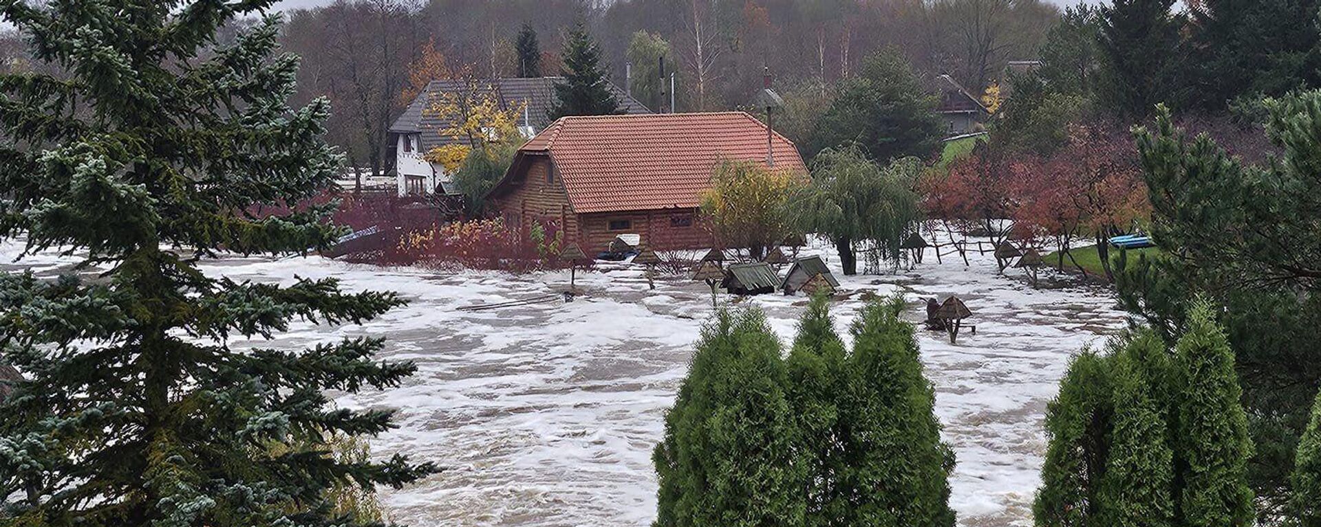 Потоп после сильного ливня в Кретинге, 8 ноября 2023 г. - Sputnik Литва, 1920, 08.11.2023