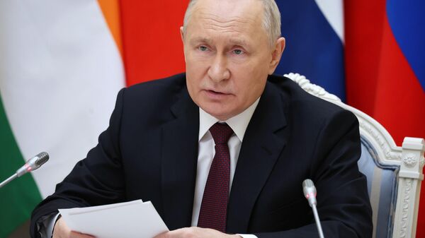 Президент России Владимир Путин на онлайн-саммите G20  - Sputnik Литва