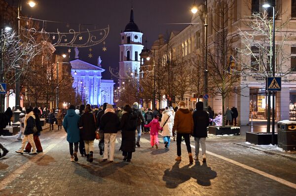 В эту пятницу  на Кафедральной площади Вильнюса состоялось торжественное зажжение рождественской елки. - Sputnik Литва