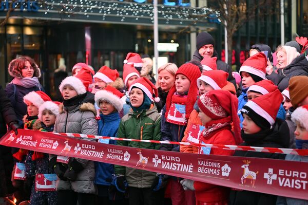 В Вильнюсе 9 декабря состоялся Рождественский забег.  - Sputnik Литва