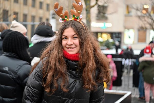 На фото: участница Рождественского забега в Вильнюсе. - Sputnik Литва