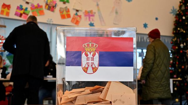 Голосование на парламентских и местных выборах в Сербии - Sputnik Литва