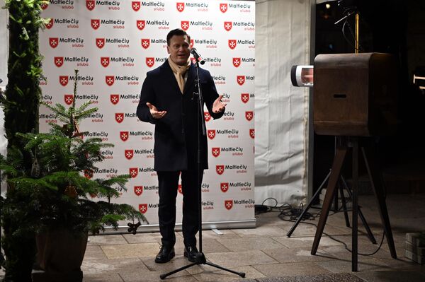 На фото: мэр Вильнюса Валдас Бенкунскас на акции &quot;Мальтийский суп&quot; в Вильнюсе. - Sputnik Литва