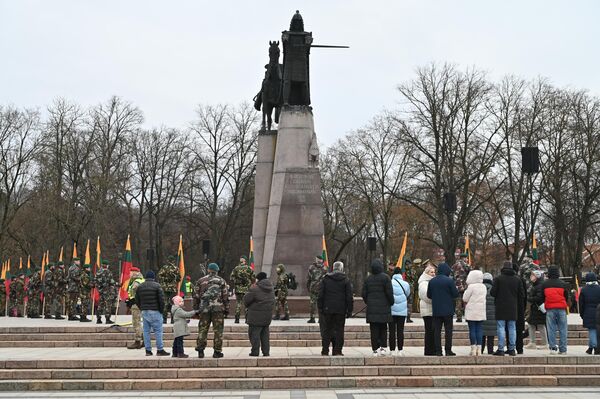 Это уже 105-ая церемония поднятия флага на башне Гедиминаса. - Sputnik Литва