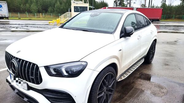Автомобиль Mercedes-Benz, задержанный в Литве - Sputnik Литва