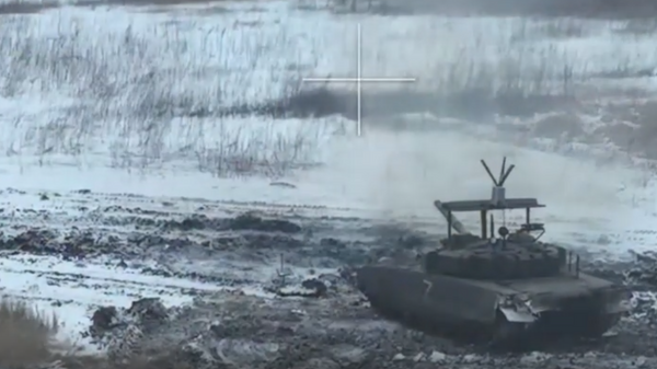 Боевая работа экипажей танков Т-80 в зоне спецоперации - Sputnik Литва