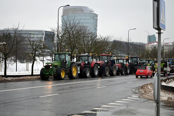 Акция протеста продлится до 26 января. Утром в пятницу фермеры начнут выезжать из Вильнюса. - Sputnik Литва