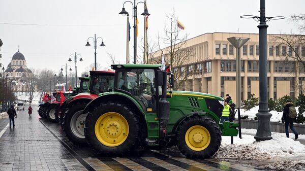 Протест литовских фермеров на тракторах в центре Вильнюса - Sputnik Литва