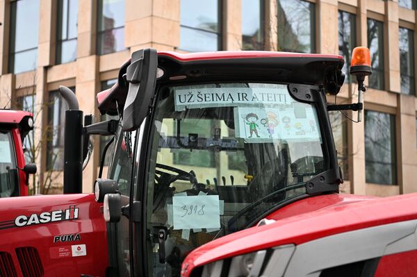 Ожидается, что с протестующими встретятся министр сельского хозяйства и министр окружающей среды. - Sputnik Литва