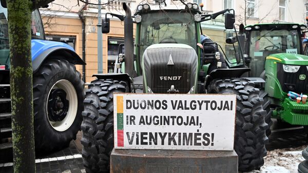 Протест литовских фермеров на тракторах в центре Вильнюса - Sputnik Литва