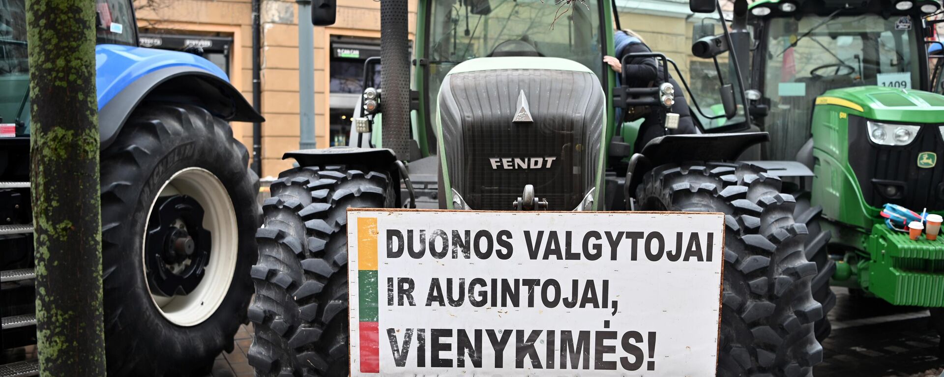 Протест литовских фермеров на тракторах в центре Вильнюса - Sputnik Литва, 1920, 20.02.2024