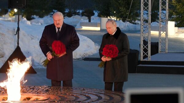 Путин и Лукашенко на открытии мемориала жертвам нацизма - Sputnik Литва