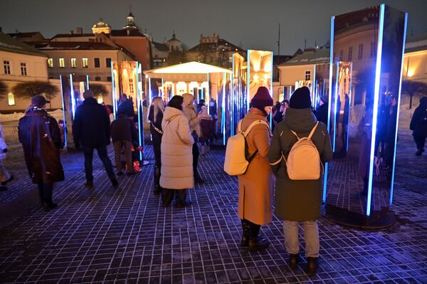 На фото: инсталляция Continuum, помогающая с помощью игры по-новому представить городскую среду. - Sputnik Литва