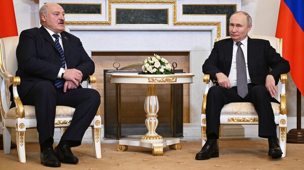 Встреча президентов РФ и Белоруссии Владимира Путина и Александра Лукашенко - Sputnik Литва