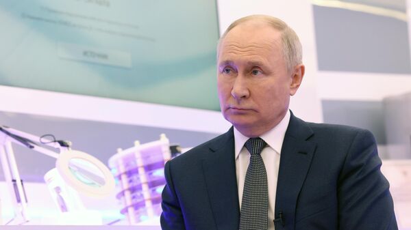 Президент России Владимир Путин ответил на вопросы журналиста Павла Зарубина - Sputnik Литва