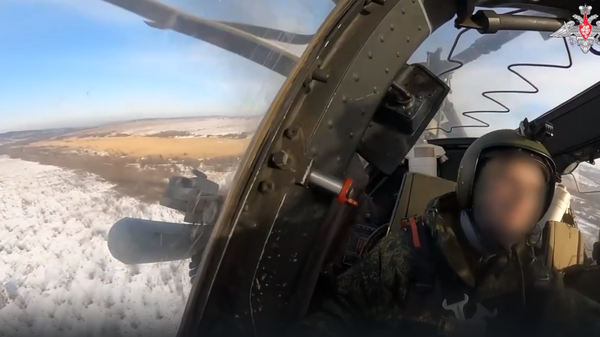 Боевая работа экипажей вертолётов Ка-52 на Краснолиманском направлении - Sputnik Литва