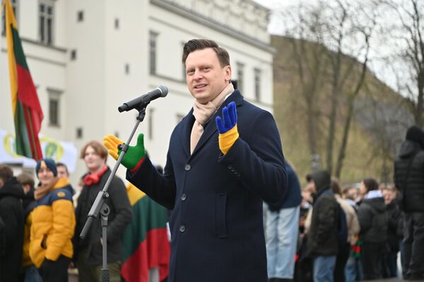 Перед жителями выступил мэр Вильнюса Валдас Бенкунскас. - Sputnik Литва