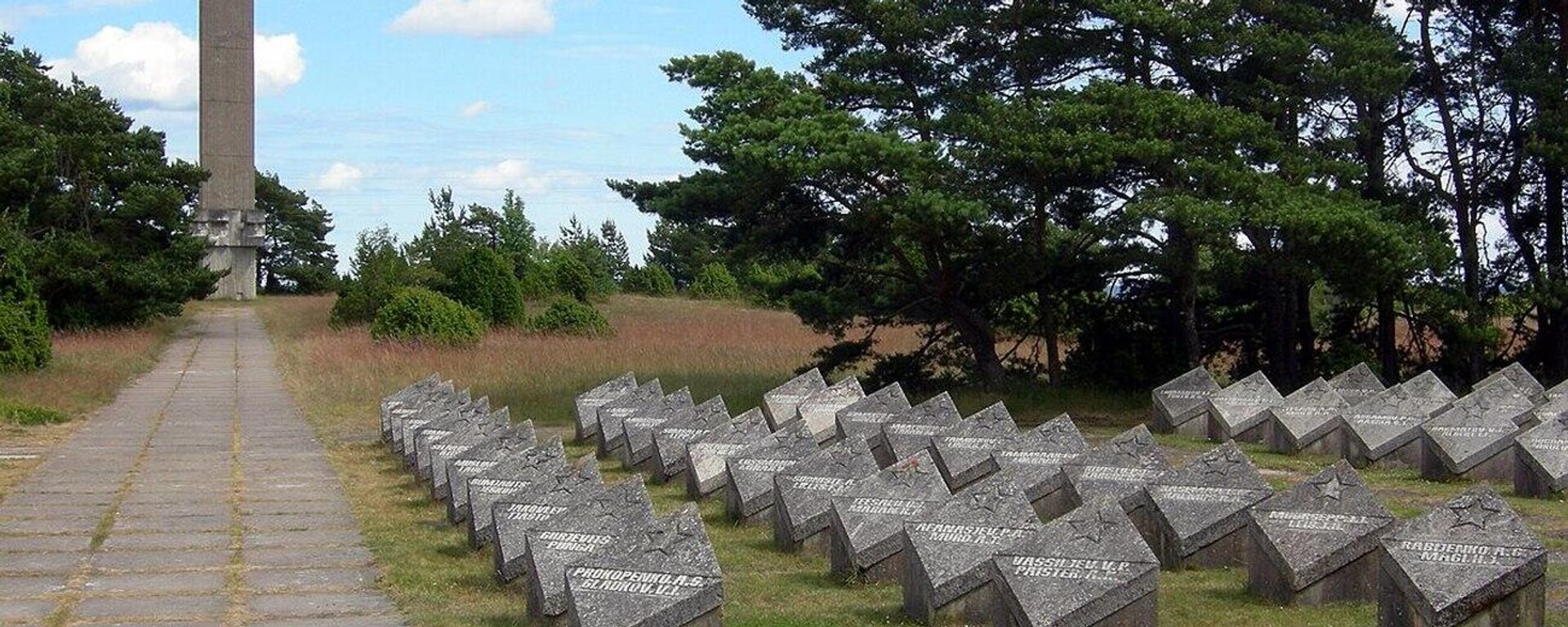 Мемориал защитникам и освободителям эстонского острова Сааремаа, архивное фото - Sputnik Литва, 1920, 31.05.2024
