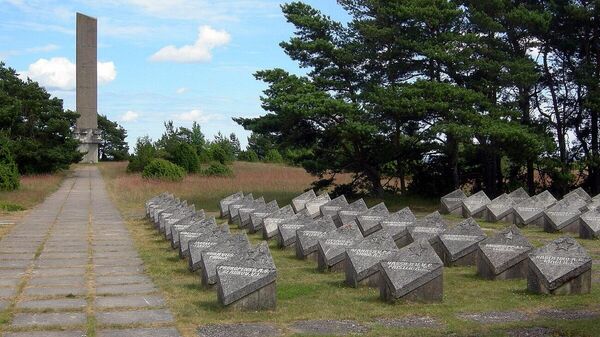 Мемориал защитникам и освободителям эстонского острова Сааремаа, архивное фото - Sputnik Литва