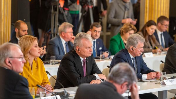 Президент Литвы Гитанас Науседа на встрече лидеров ЕС в Елисейском дворце в Париже  - Sputnik Литва