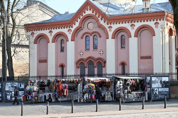 На улицах Старого города открылись палатки торговцев. - Sputnik Литва