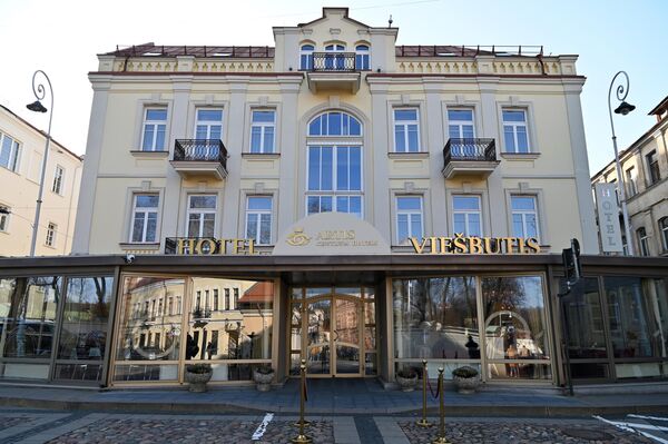 На фото: гостиница Artis, расположенная в старом городе возле министерства обороны. - Sputnik Литва